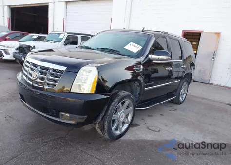 2013 Cadillac Escalade Luxury z USA, uszkodzony, nr VIN 1GYS3BEF0DR200347